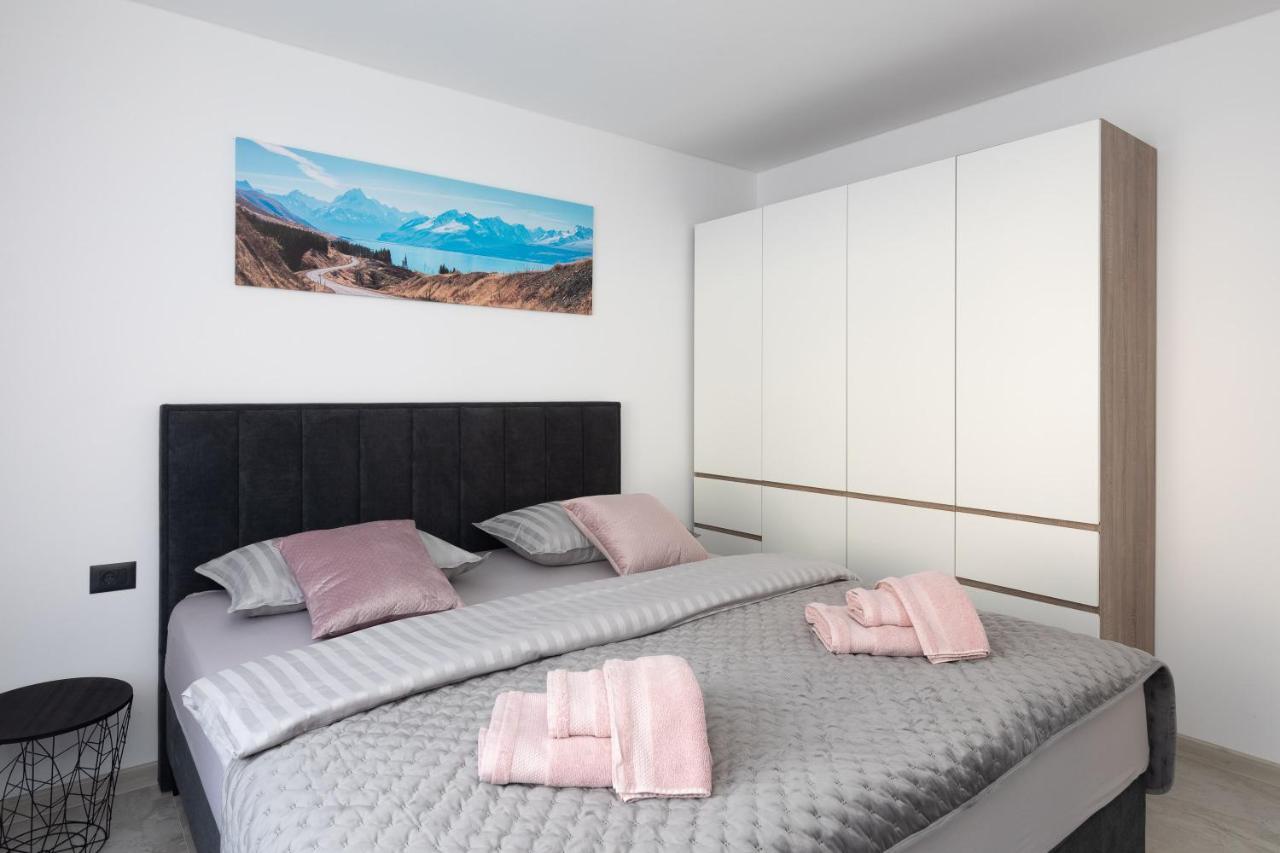 Luxury Apartment Lorena - Private Heated Pool - Jesenice  Exterior photo