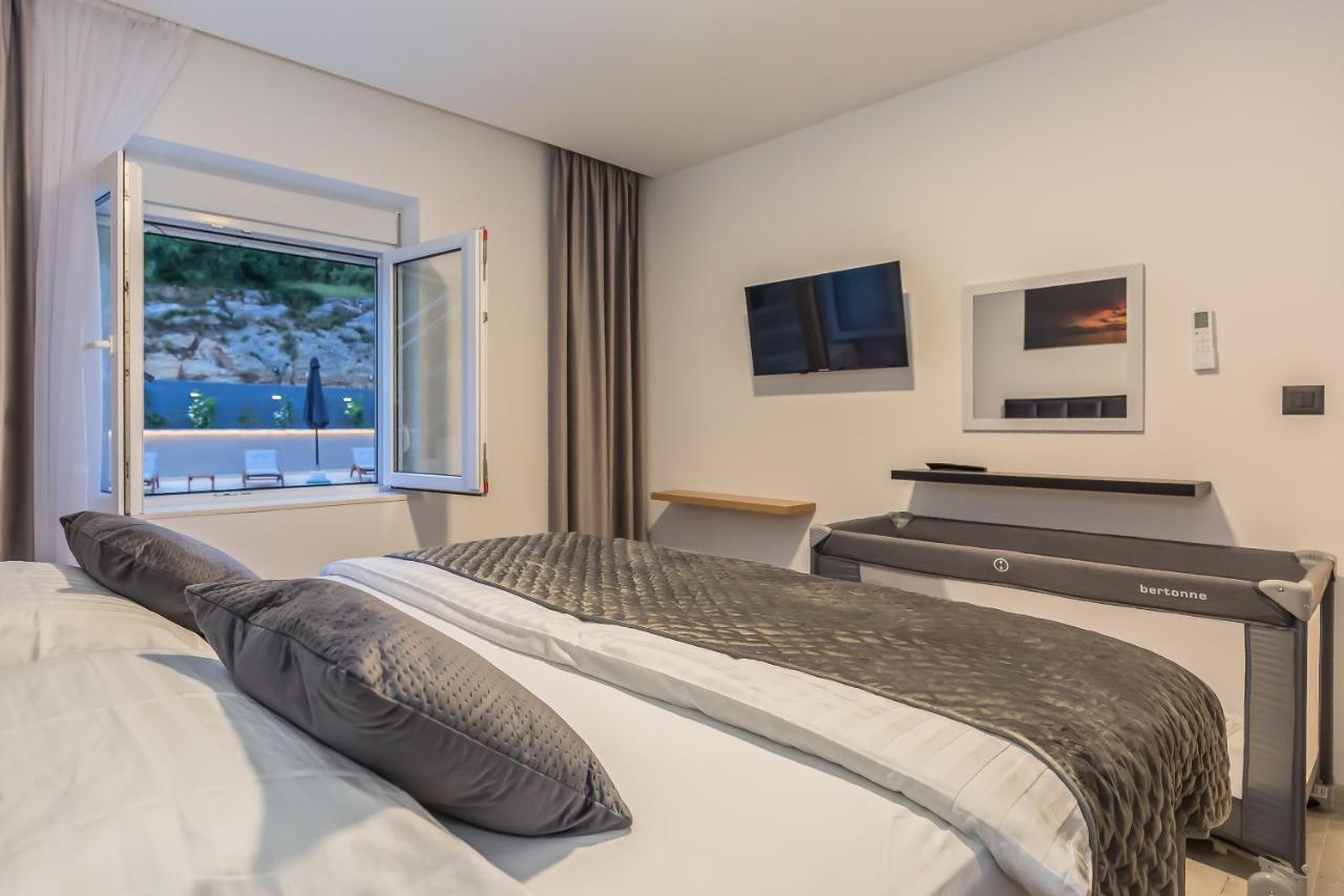 Luxury Apartment Lorena - Private Heated Pool - Jesenice  Exterior photo